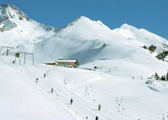 In Near Lifts شقة *