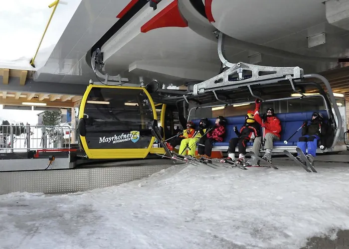 In Near Lifts شقة *