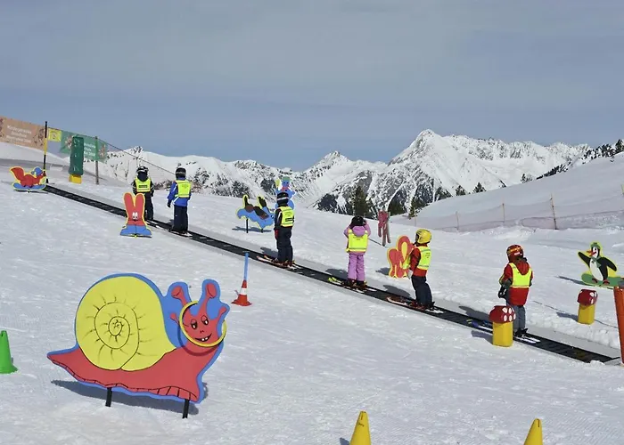 In Near Lifts شقة *