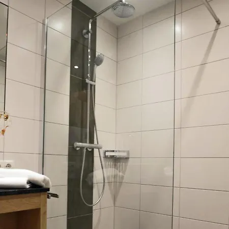 Daire In Near Lifts *